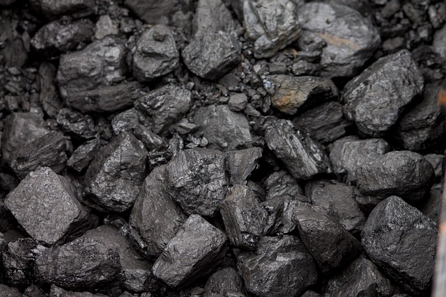 Ce înseamnă când visezi cărbuni
