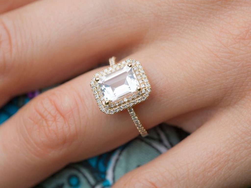 Ce înseamnă să visezi un inel de logodnă
