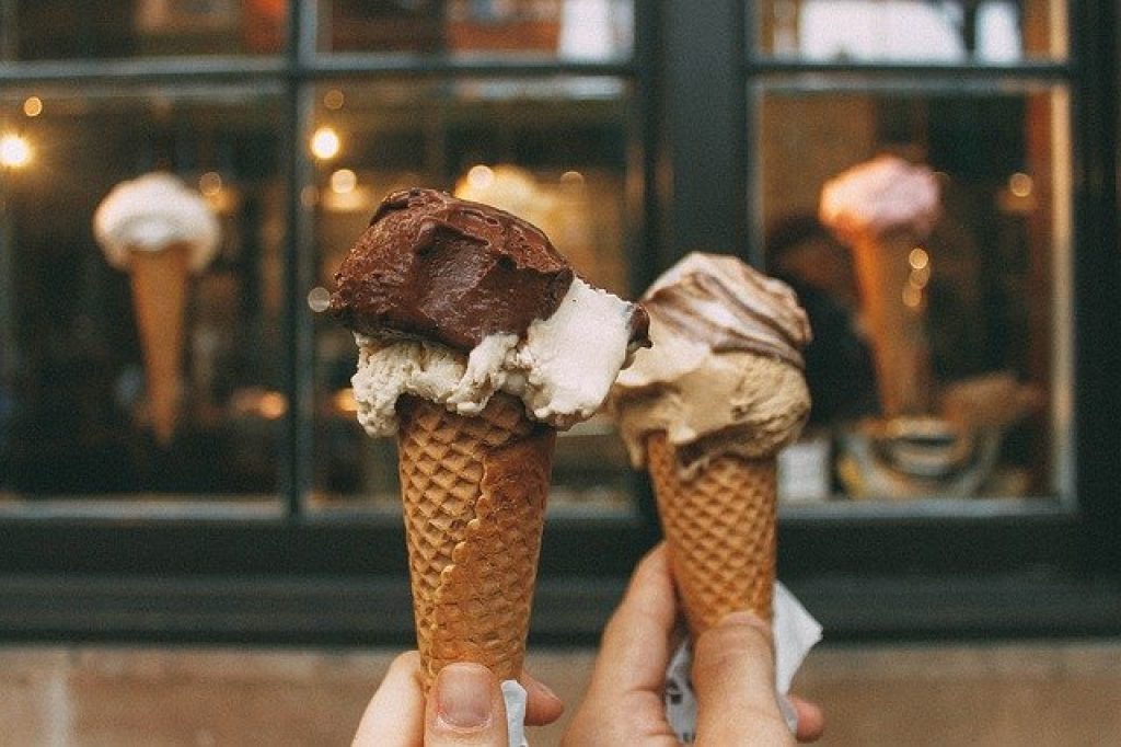 înghețată cu ciocolată