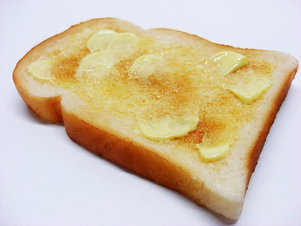 Dacă visezi că întinzi margarină pe pâine